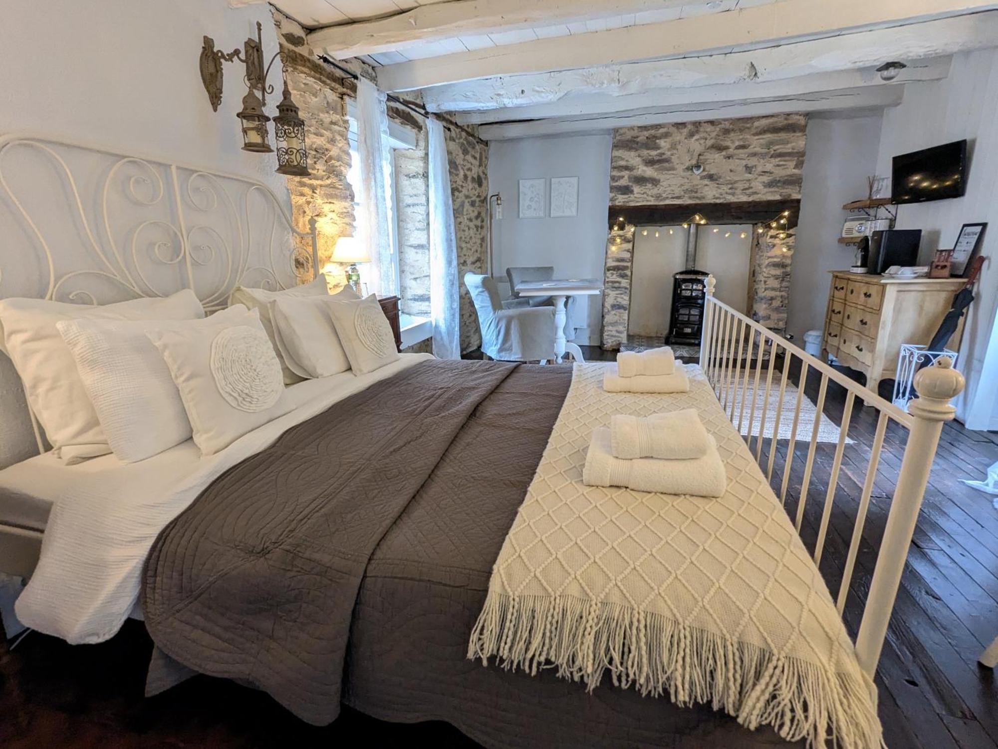 Sous Le Chateau Jumilhac-le-Grand Esterno foto